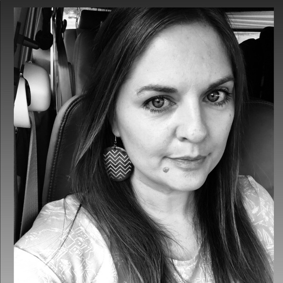 Meet your Posher, Aimee! - Picture 7 of 7